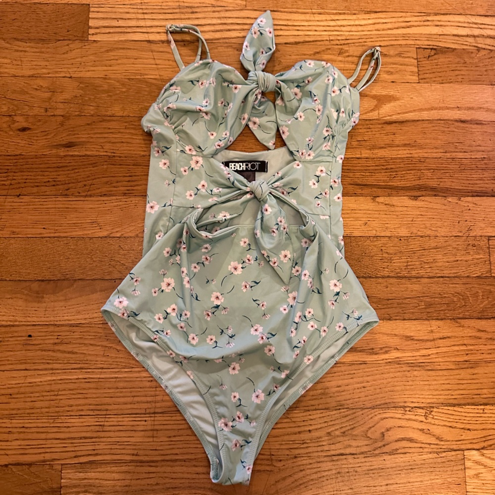 Beachriot bathing suit